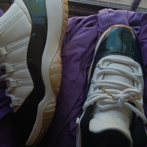 Emerald jordan 11 iridescent - Picture 7 of 11